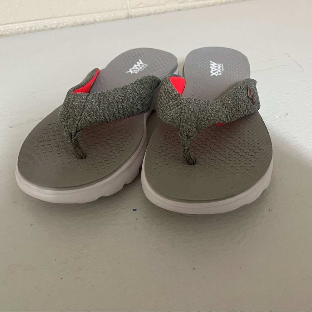 Skechers Gray and Red Flip Flops